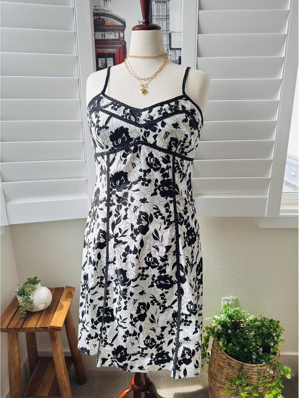 New York & Company Black and White Floral Sundress Size 16